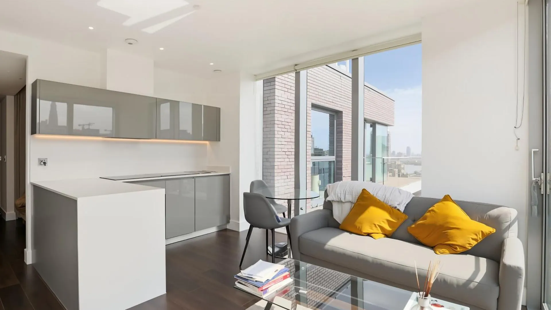 Premium Apartment By Tower Bridge contacts